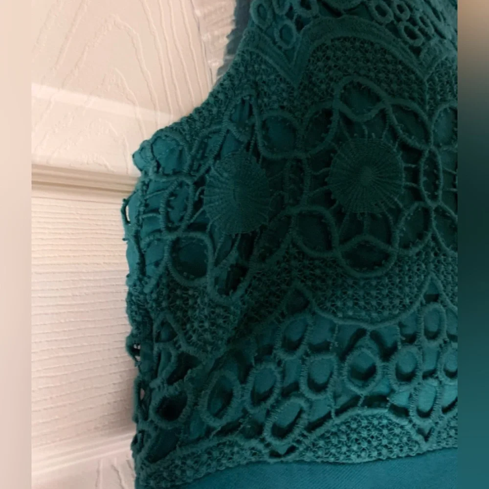 Elegant Emerald /Teal Loft Lace Dress - Picture 5 of 12